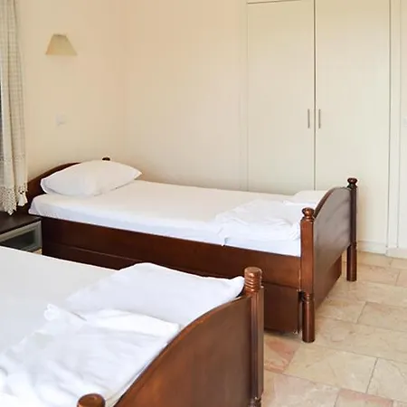 Important Group Bd436 - Silver Villa *
