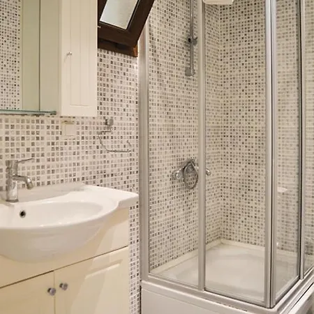 Important Group Bd436 - Silver Villa