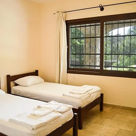 Important Group Bd436 - Silver Villa *