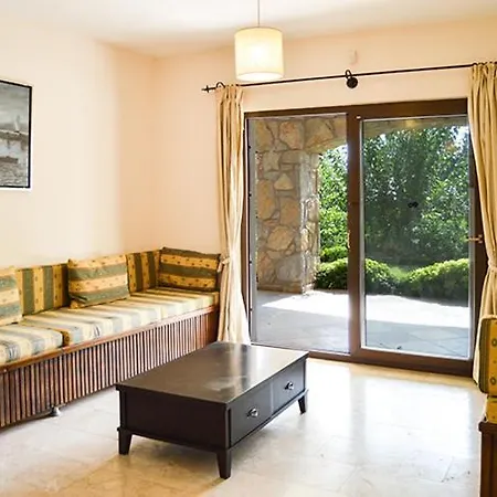 Important Group Bd436 - Silver Villa